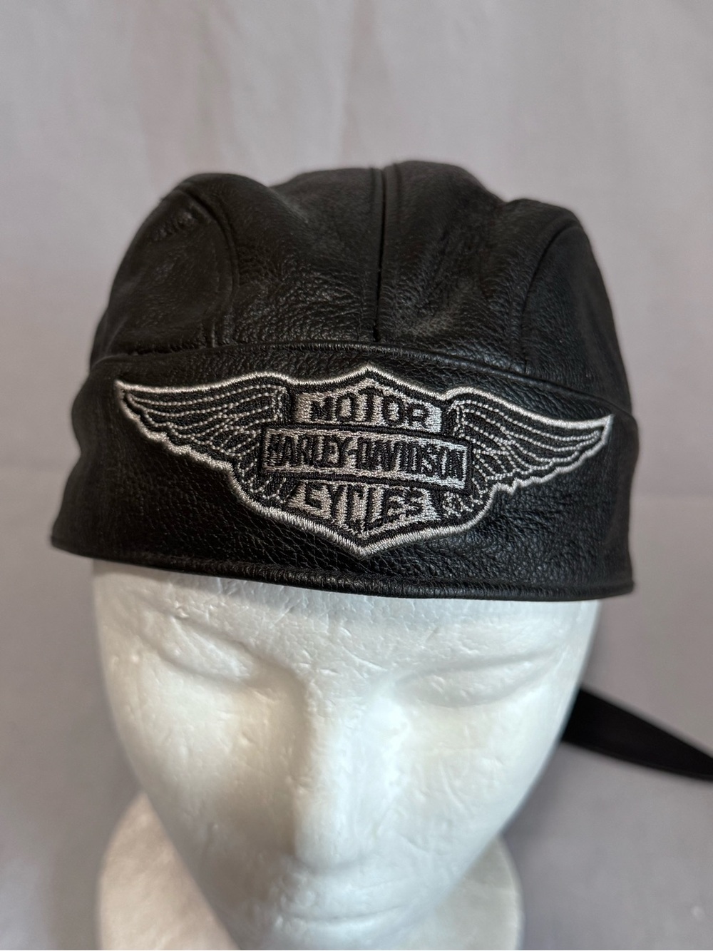 Harley-Davidson Black Leather Wing Logo Skull Cap New without tags Medium Cotton
